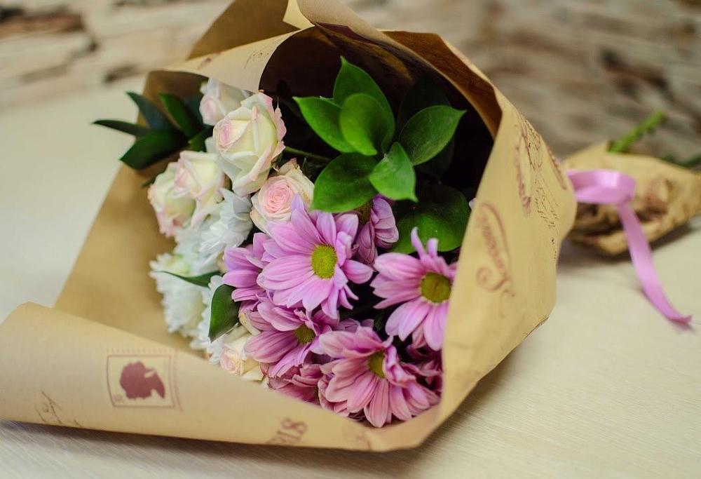 Букет цветов из: Розы и Хризантемы в Зеленый