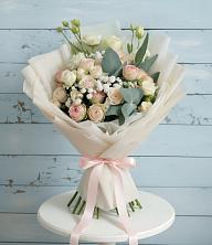 Букет цветов из:  Розы и Лизиантусы в Зеленый