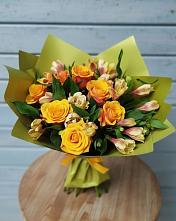 Букет цветов из:  Альстромерии и Розы в Зеленый