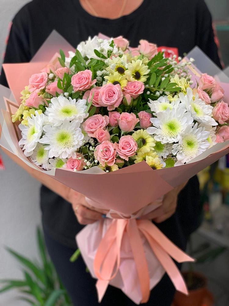 Букет цветов из: Розы и Хризантемы в Зеленый