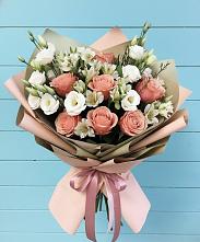 Букет цветов из:  Розы, Альстромерии и Лизиантусы в Зеленый