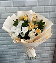 Букет цветов из:  Розы и Хризантемы в Зеленый