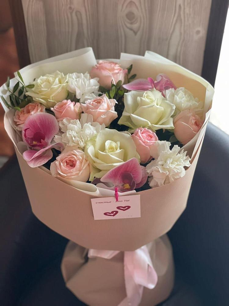 Букет цветов из: Орхидеи, Розы и Гвоздики в Зеленый