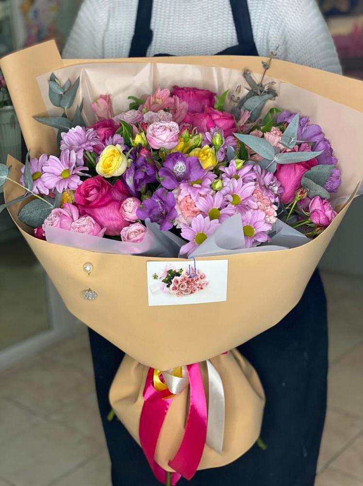 Букет цветов из: Хризантемы, Гвоздики и Альстромерии в Зеленый