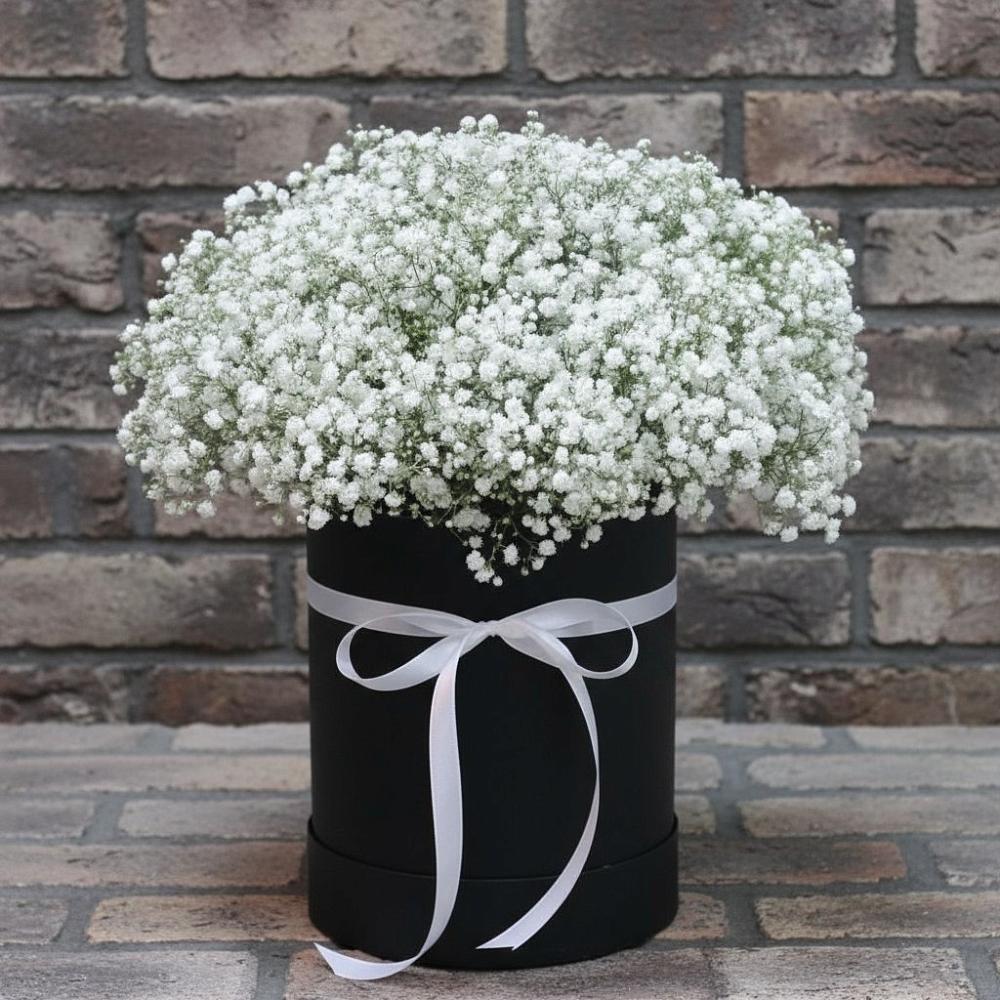 Цветочная композиция из Гипсофила в шляпной коробке в Зеленый