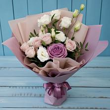 Букет цветов из:  Розы и Лизиантусы в Зеленый