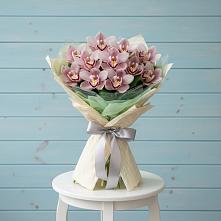 Букет цветов из:  Орхидеи и Розы в Зеленый