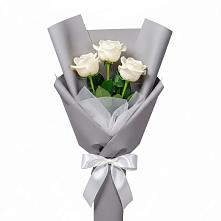 Букет 3 белые розы в Зеленый
