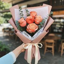 Букет цветов из:  Розы в Зеленый