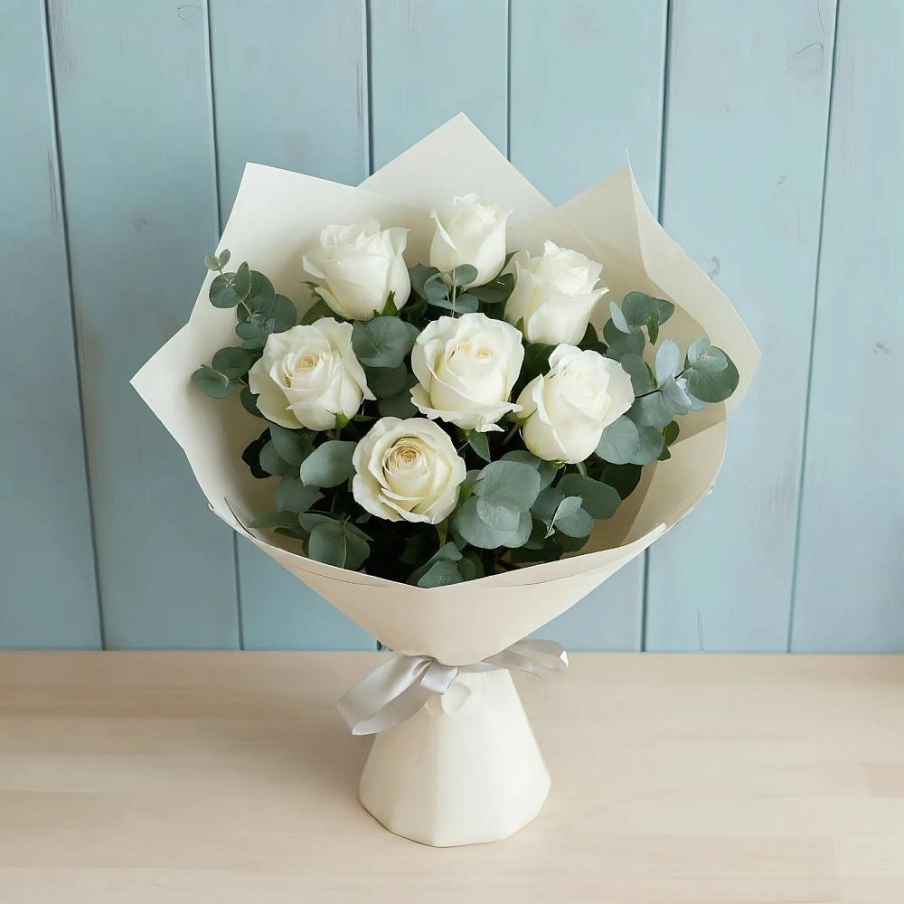 Букет Белые розы в Эвкалипте в Зеленый