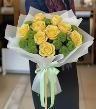 Букет цветов из:  Хризантемы и Розы в Зеленый