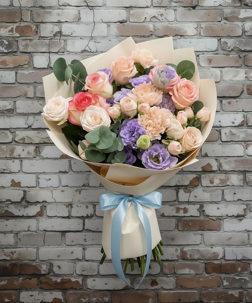 Букет цветов из: Розы, Лизиантусы и Гвоздики в Зеленый