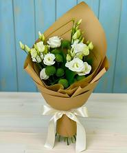 Букет цветов из:  Хризантемы и Лизиантусы в Зеленый