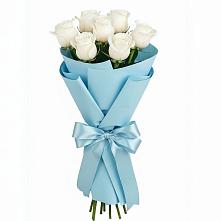 Букет 7 белых роз Проуд в Зеленый