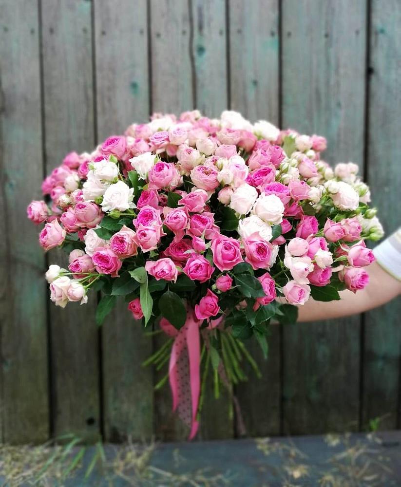 Букет Розовые кустовые розы Натали и Лав Лидия в Зеленый