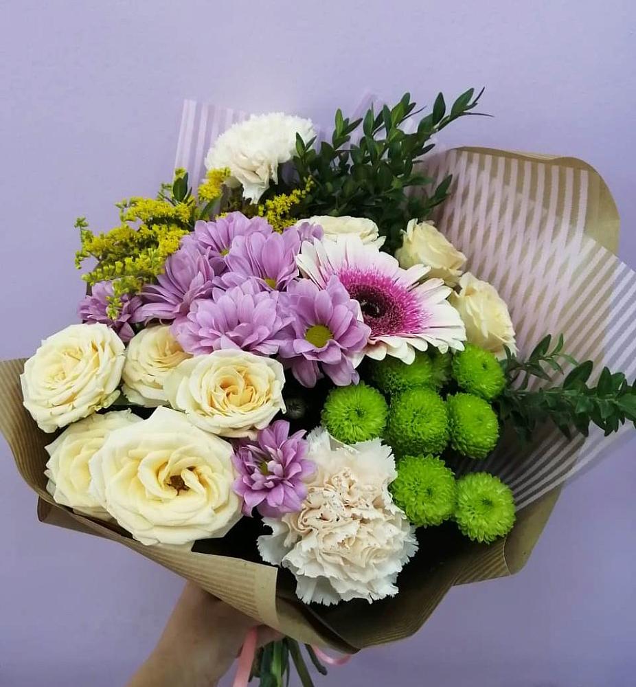 Букет цветов из: Хризантемы, Розы, Гвоздики и Герберы в Зеленый