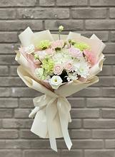 Букет цветов из:  Гвоздики, Розы, Лизиантусы и Хризантемы в Зеленый