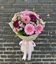 Букет цветов из:  Герберы и Хризантемы #REPLACE_PRED# Зеленый