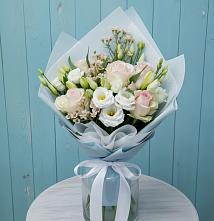 Букет цветов из:  Розы и Лизиантусы в Зеленый