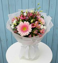 Букет цветов из:  Герберы, Альстромерии и Лизиантусы в Зеленый