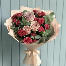 Букет цветов из:  Гвоздики и Розы в Зеленый