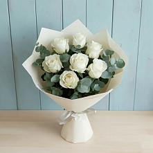 Букет Белые розы в Эвкалипте в Зеленый