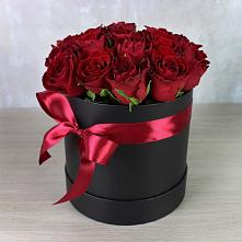 Цветочная композиция из Розы в шляпной коробке в Зеленый