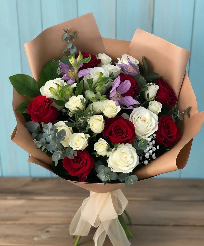 Букет цветов из: Розы и Альстромерии в Зеленый