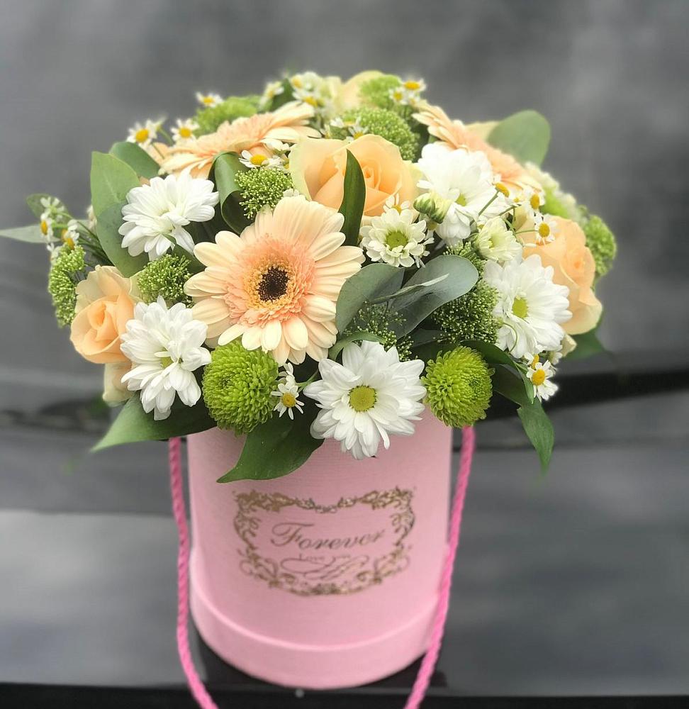 Цветочная композиция из Розы, Герберы и Хризантемы в шляпной коробке в Зеленый