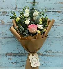 Букет цветов из:  Розы и Лизиантусы в Зеленый