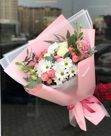 Букет цветов из: Розы, Лизиантусы и Хризантемы в Зеленый