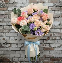 Букет цветов из:  Розы, Лизиантусы и Гвоздики в Зеленый