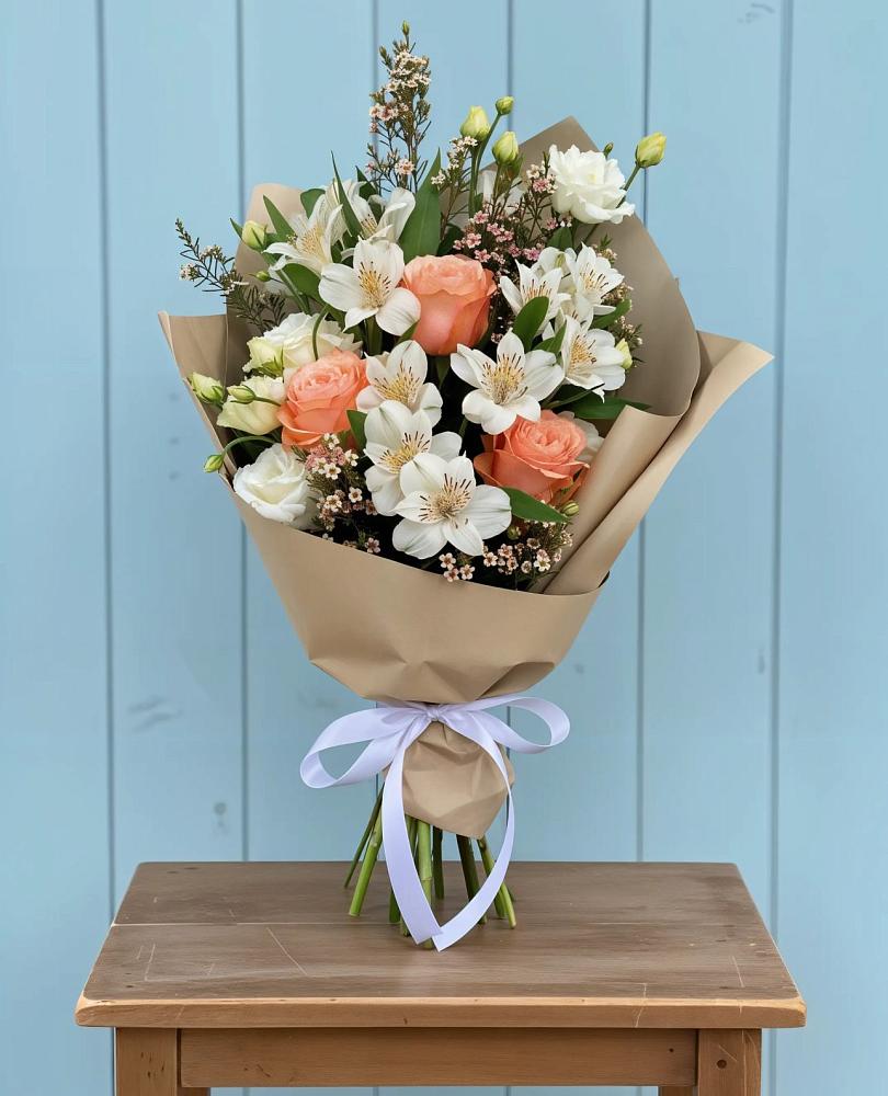 Букет цветов из: Альстромерии, Лизиантусы, Розы и Хризантемы в Зеленый