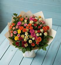Букет Микс из разноцветных кустовых роз в Зеленый