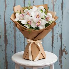 Букет цветов из:  Орхидеи и Розы в Зеленый