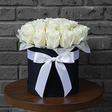 Цветочная композиция из Розы в шляпной коробке в Зеленый