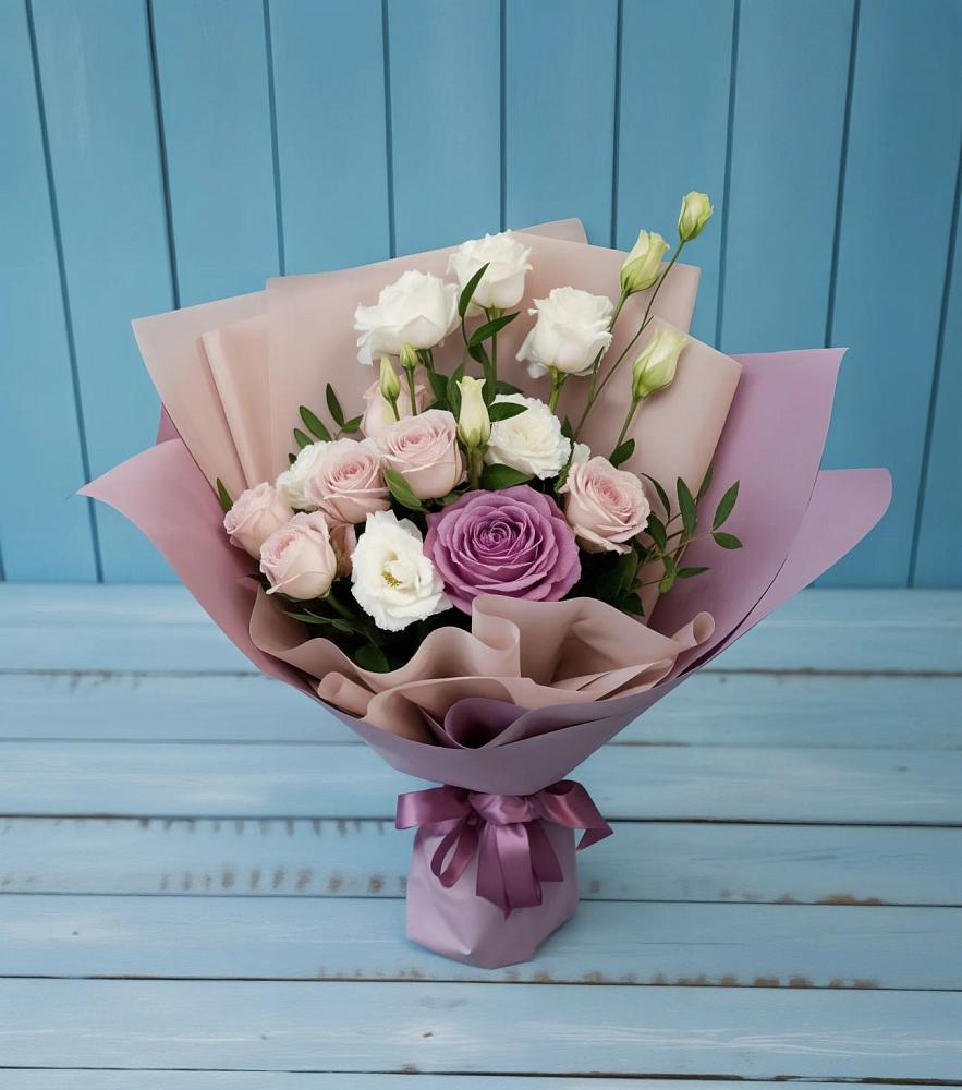 Букет цветов из: Розы и Лизиантусы в Зеленый