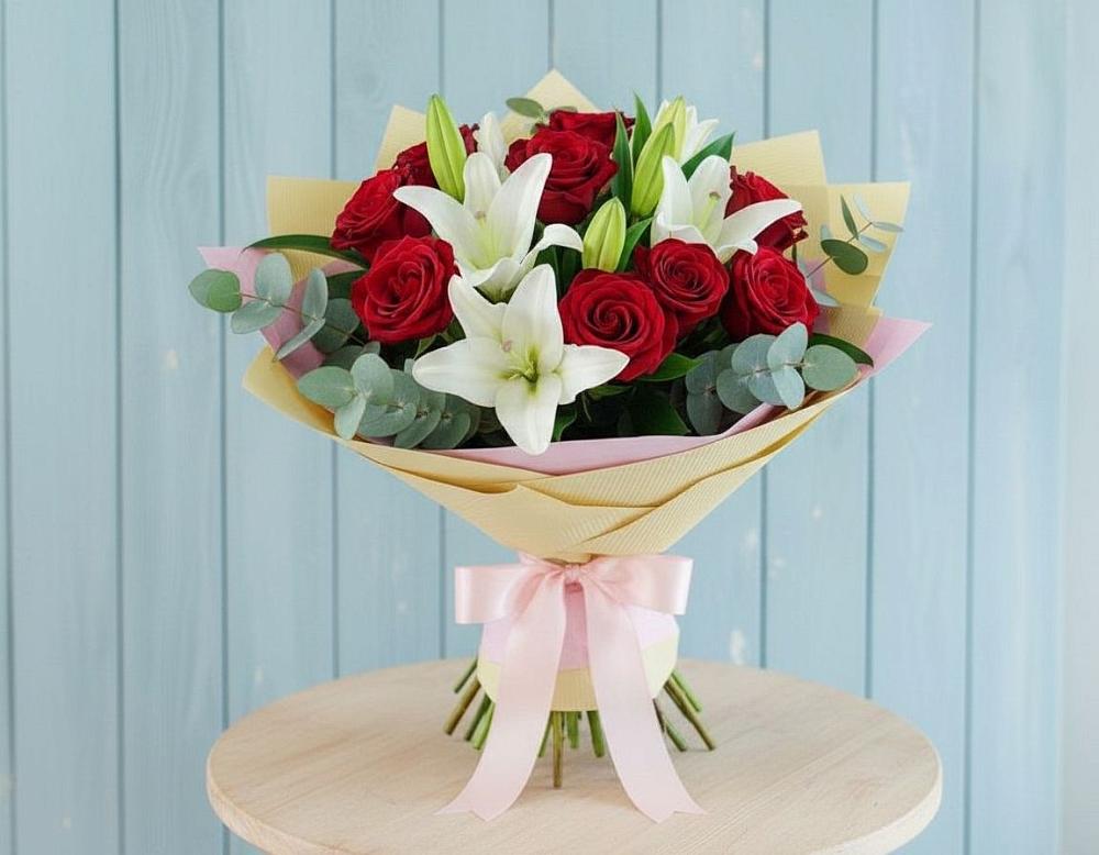 Букет цветов из: Лилии и Розы в Зеленый